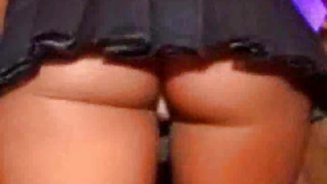 تلميذة مراهقة آسيوية إلونا تريد رؤيته مقاطع فيديو سكس مصري